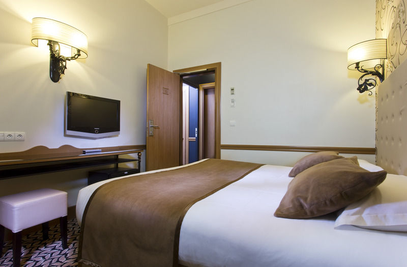 Hotel Des Ducs D'Anjou Paris Exterior photo